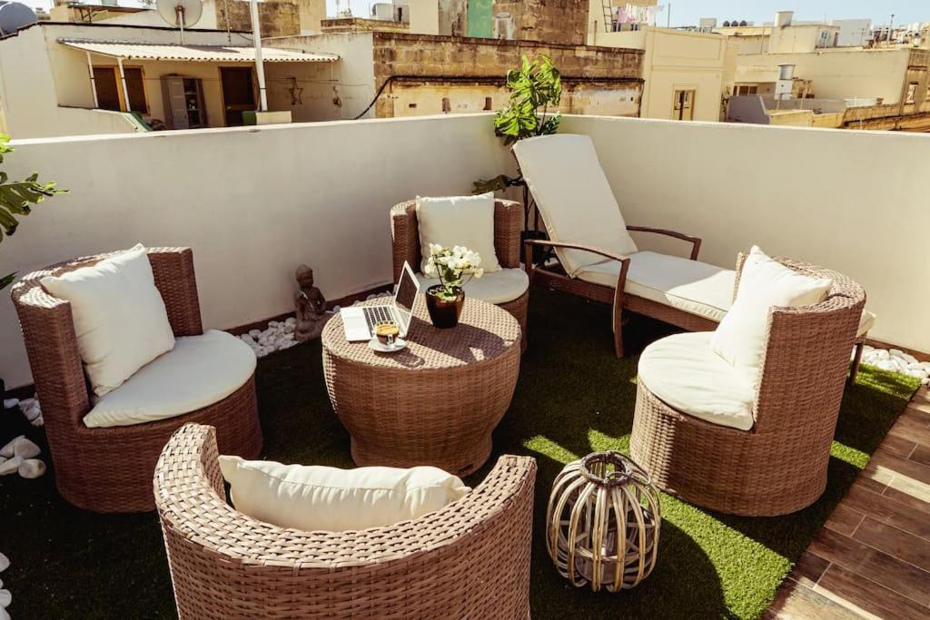 Апартаменты Luxury Designer Penthouse With Private Jacuzzi Слима Экстерьер фото